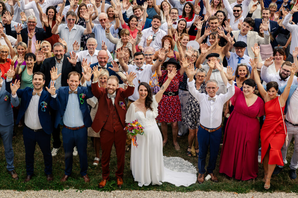 mariage photo de groupe avec famille témoins et proches