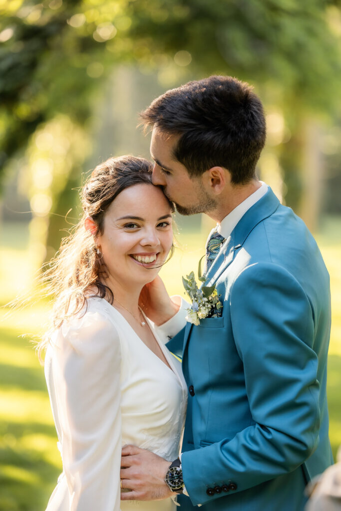 couple de jeunes mariés